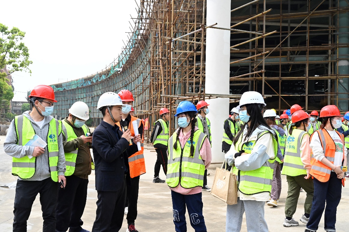 中冶(上海)钢结构科技有限公司刘明路副总工程师带领团队走进南京工业